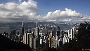 对于中国房地产开发商来说，香港正在成为深圳的后院